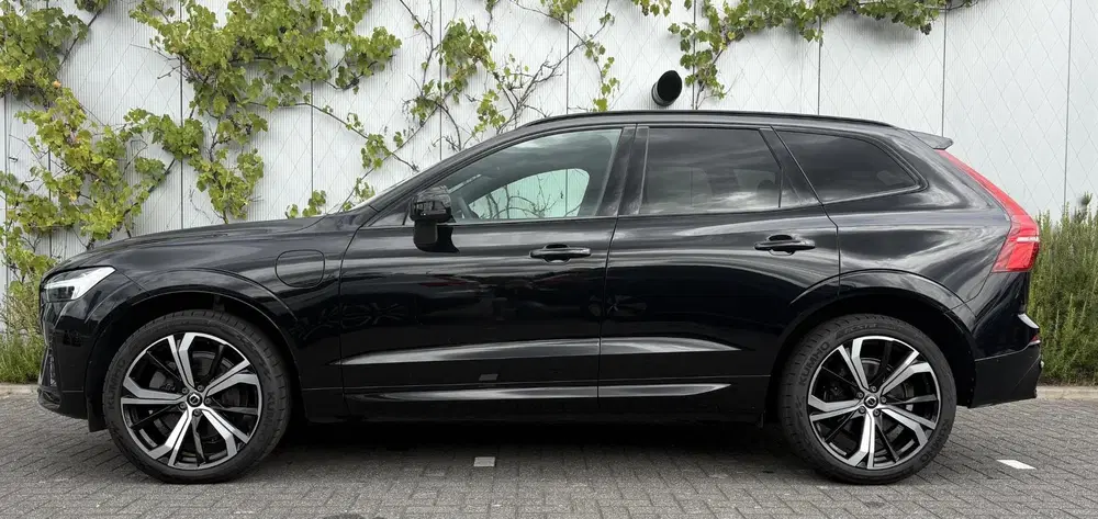 Volvo XC60 2.0 T6 Plug-in Hybrid AWD R-Design uit 2022, foto 2