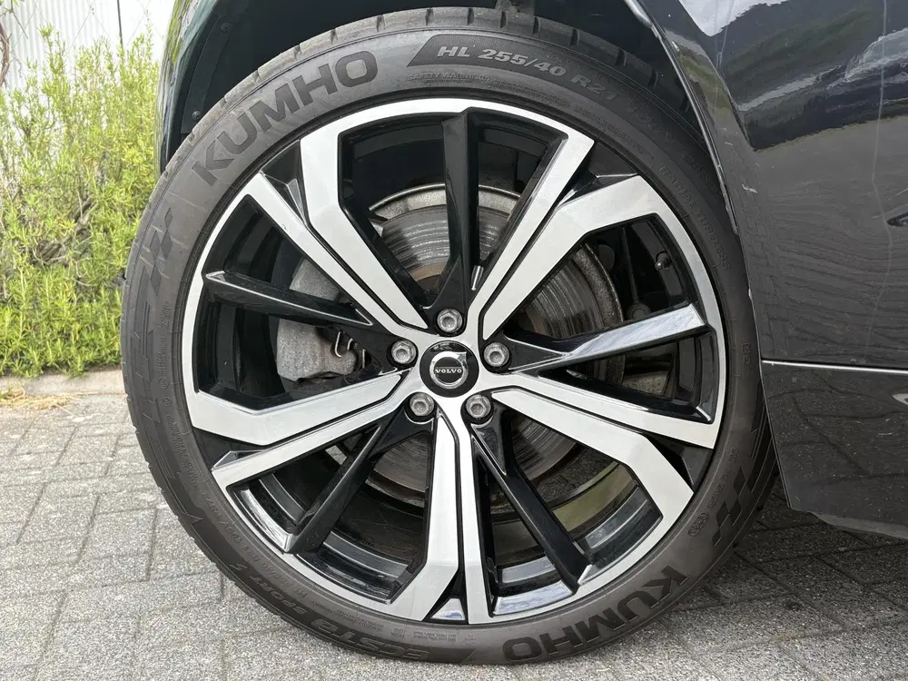 Volvo XC60 2.0 T6 Plug-in Hybrid AWD R-Design uit 2022, foto 4
