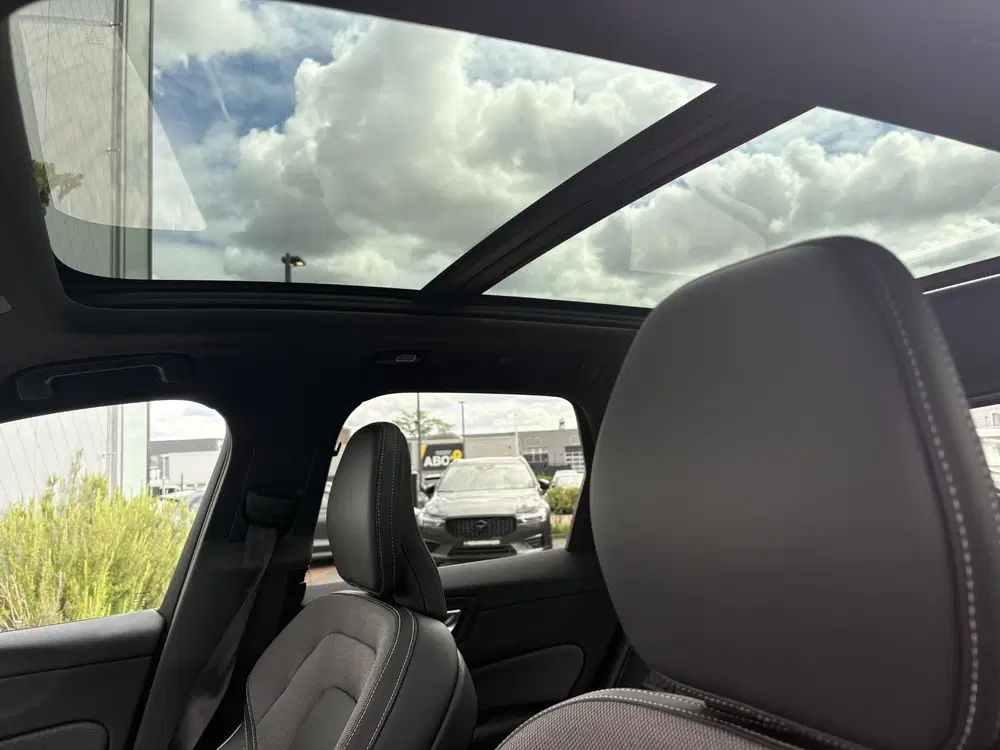 Volvo XC60 2.0 T6 Plug-in Hybrid AWD R-Design uit 2022, foto 7