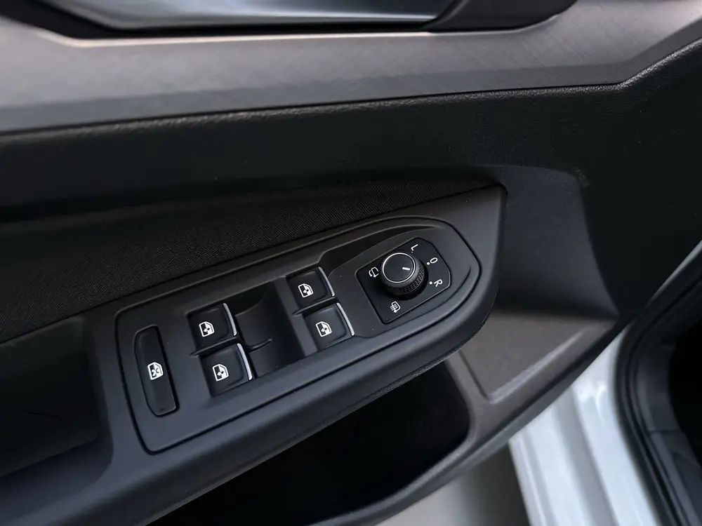 Volkswagen Golf 1.0 eTSI DSG Life Business Alcantara Sfeerve uit 2021, foto 13