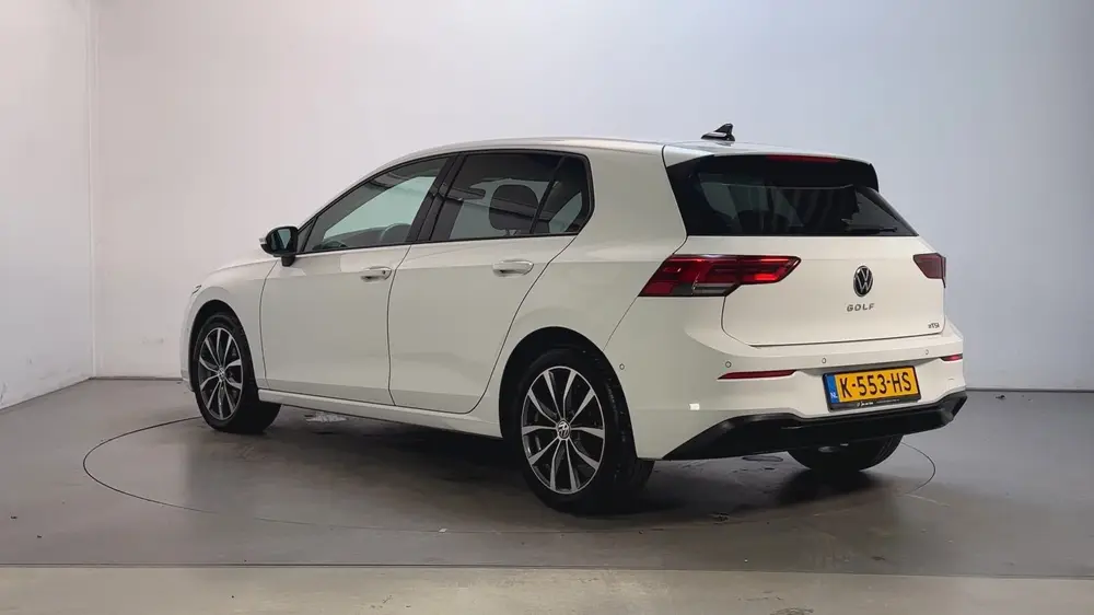 Volkswagen Golf 1.0 eTSI DSG Life Business Alcantara Sfeerve uit 2021, foto 6