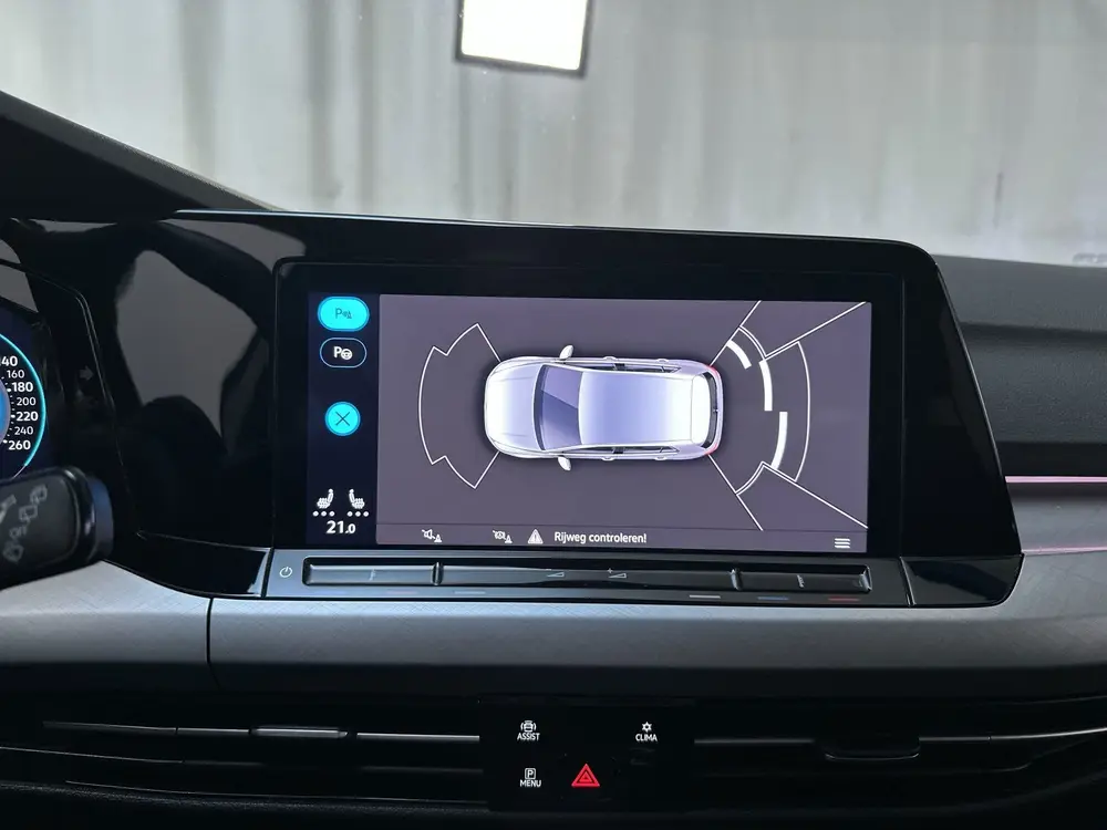 Volkswagen Golf 1.0 eTSI DSG Life Business Alcantara Sfeerve uit 2021, foto 9