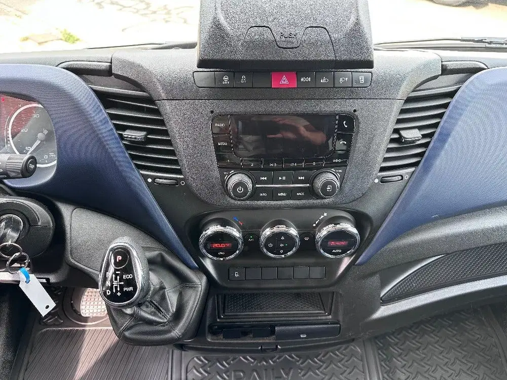 Iveco Daily 3.0 L Dubbel cabine Automaat Trekhaak L4H2 uit 2021, foto 12