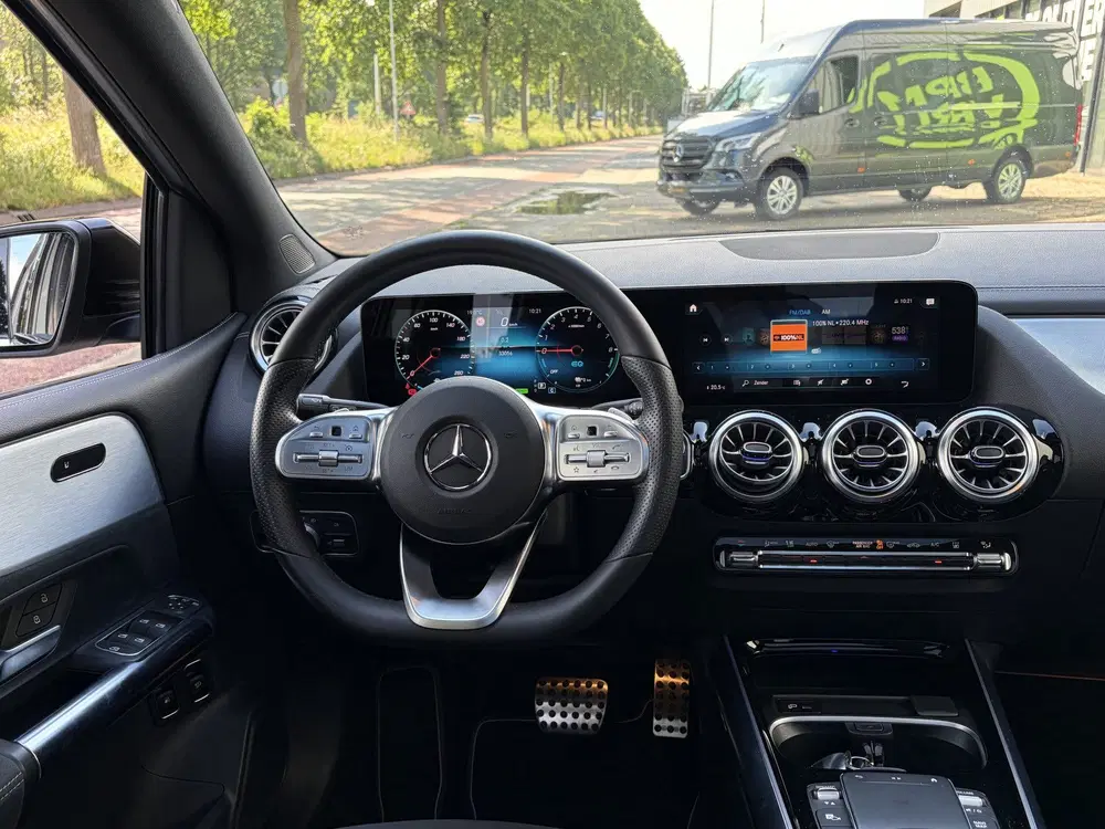 Mercedes-Benz B-Klasse 250 e Premium AMG Line uit 2022, foto 18