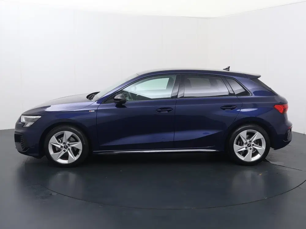 Audi A3 35 TFSI S edition uit 2022, foto 2