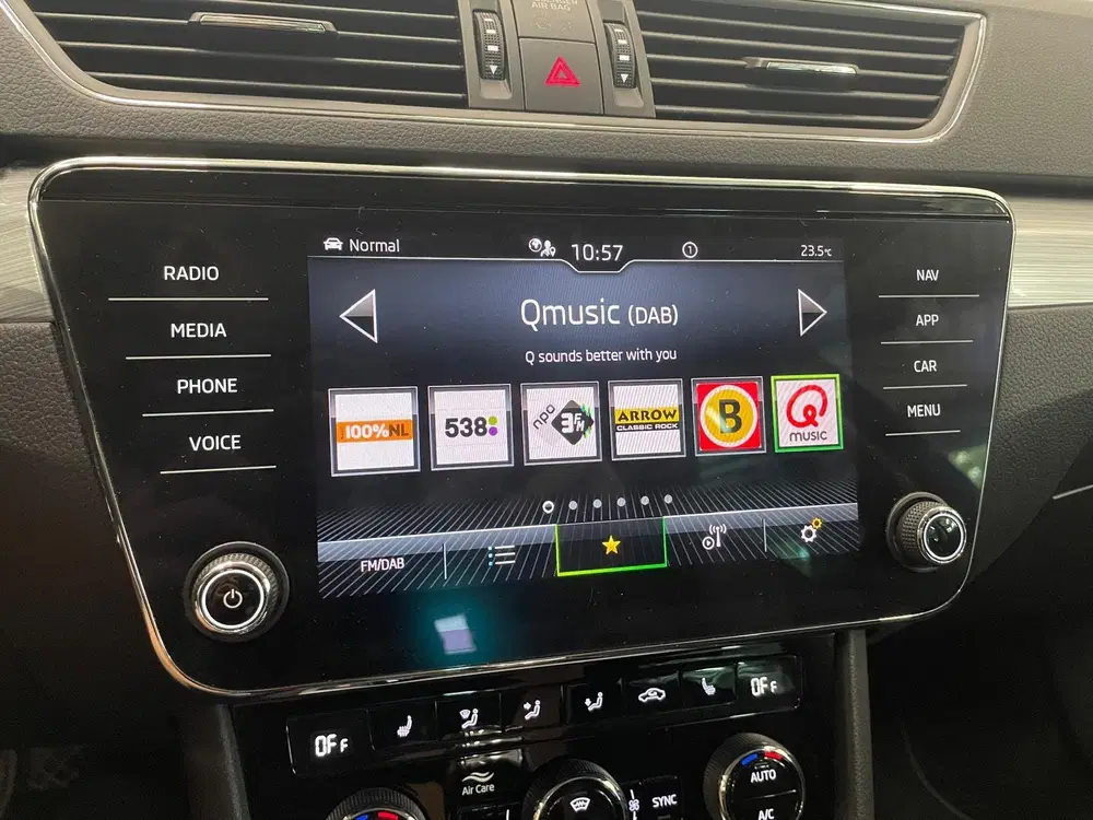 Skoda Superb 1.4 TSI iV Business Edition PHEV Automaat uit 2022, foto 16
