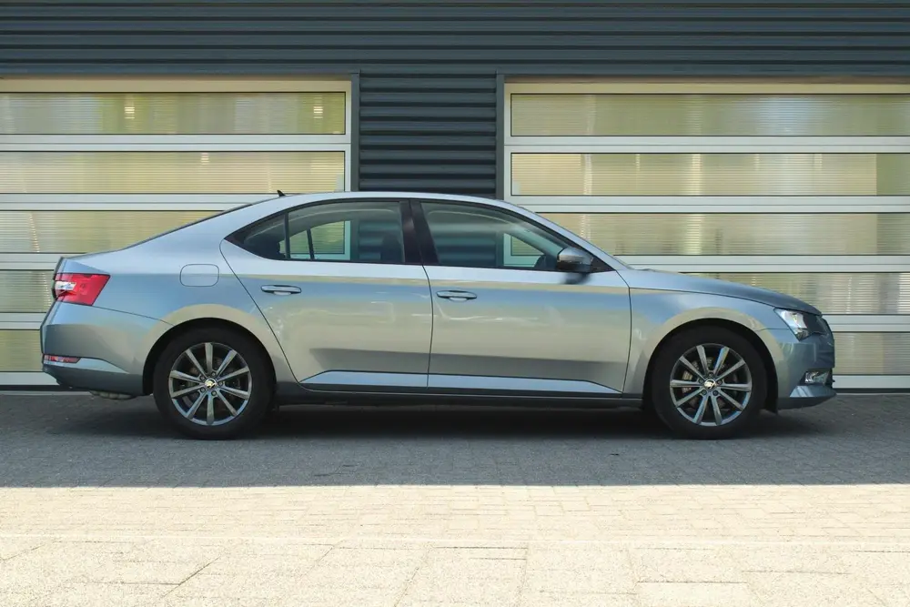 Skoda Superb 1.5 TSI 150pk Ambition | Verwarmde Voorruit | C uit 2019, foto 3