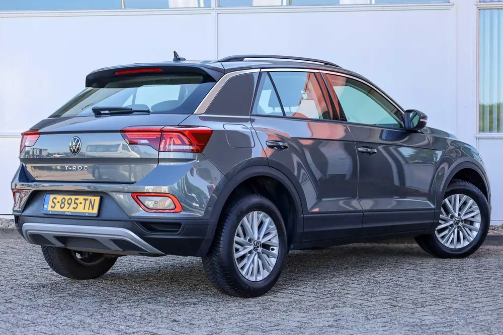 Volkswagen T-Roc 1.0 TSI 110pk Life | Navigatie | Adaptive C uit 2023, foto 2