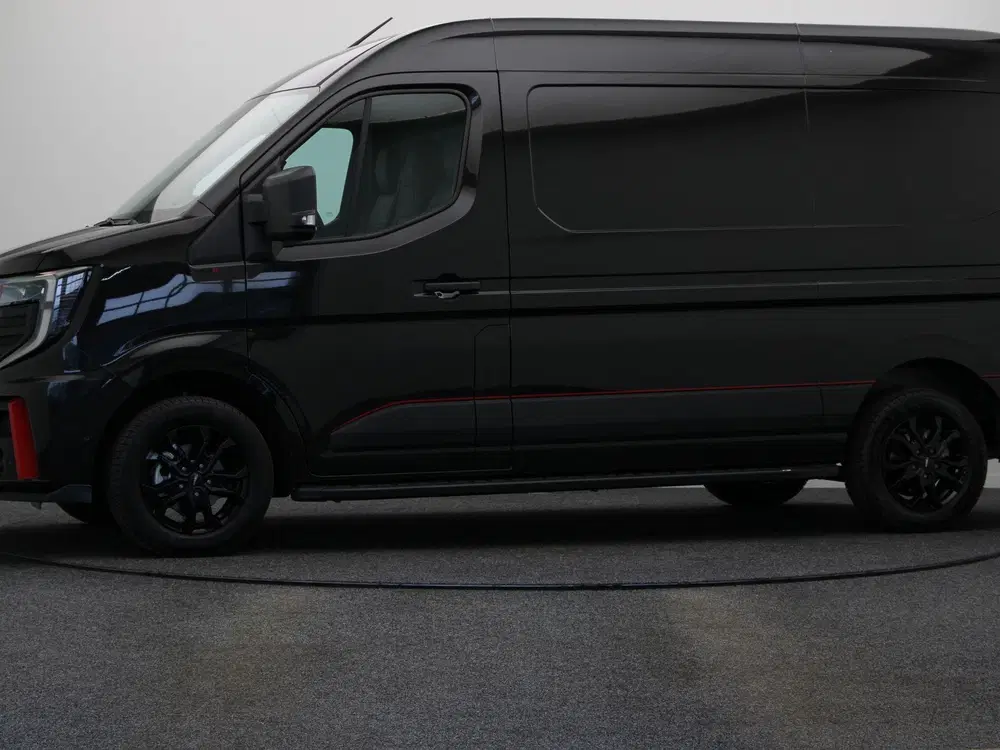 Nissan Interstar Nismo + uit 2026, foto 10