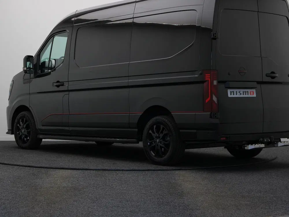 Nissan Interstar Nismo + uit 2026, foto 2