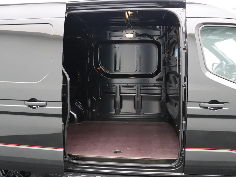 Nissan Interstar Nismo + uit 2026, foto 9