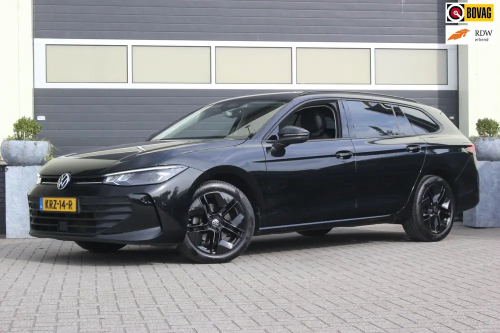 Volkswagen Passat Variant 1.5 eTSI Business | Camera | Carpl uit 2024