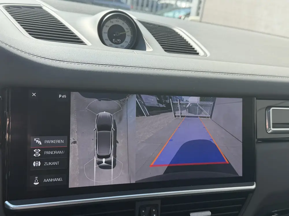 Porsche Cayenne 3.0 E-Hybrid ACC-Luchtvering-Burmester-Trekh uit 2019, foto 11