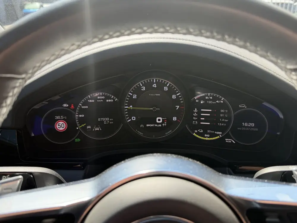 Porsche Cayenne 3.0 E-Hybrid ACC-Luchtvering-Burmester-Trekh uit 2019, foto 13
