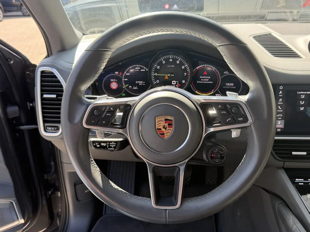 Porsche Cayenne 3.0 E-Hybrid ACC-Luchtvering-Burmester-Trekh uit 2019, foto 14