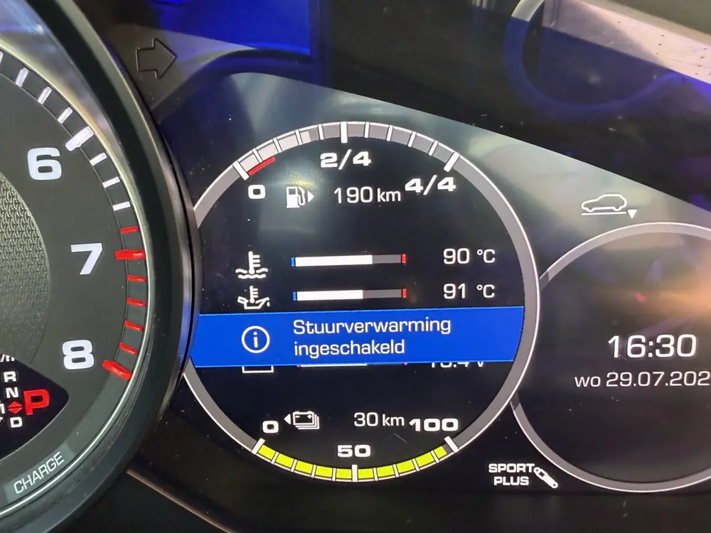 Porsche Cayenne 3.0 E-Hybrid ACC-Luchtvering-Burmester-Trekh uit 2019, foto 15
