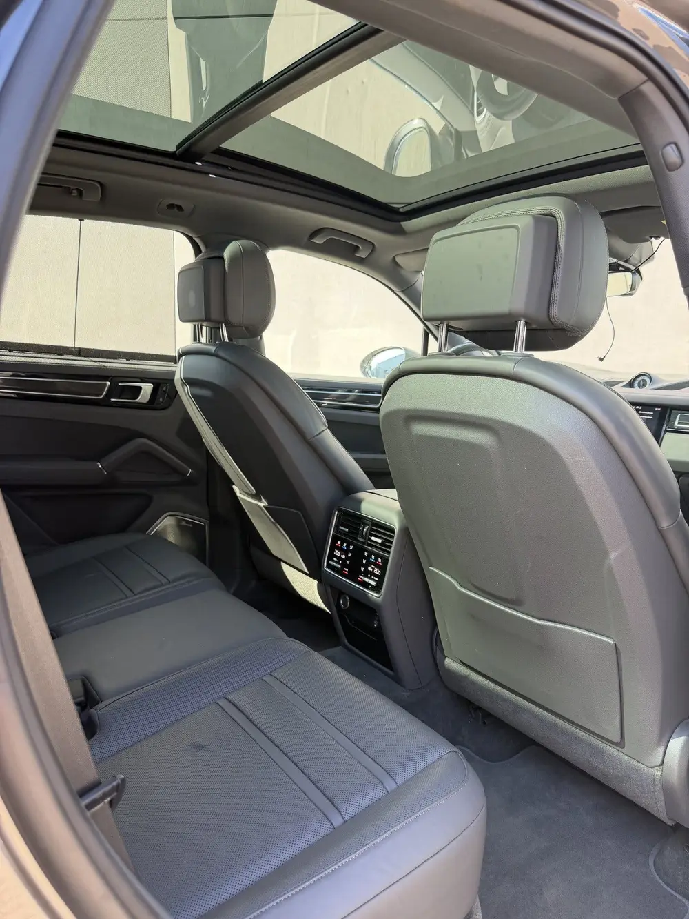Porsche Cayenne 3.0 E-Hybrid ACC-Luchtvering-Burmester-Trekh uit 2019, foto 5