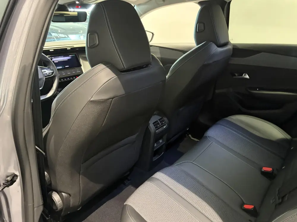 Peugeot 308 1.2 PureTech Allure Pack Business uit 2023, foto 9