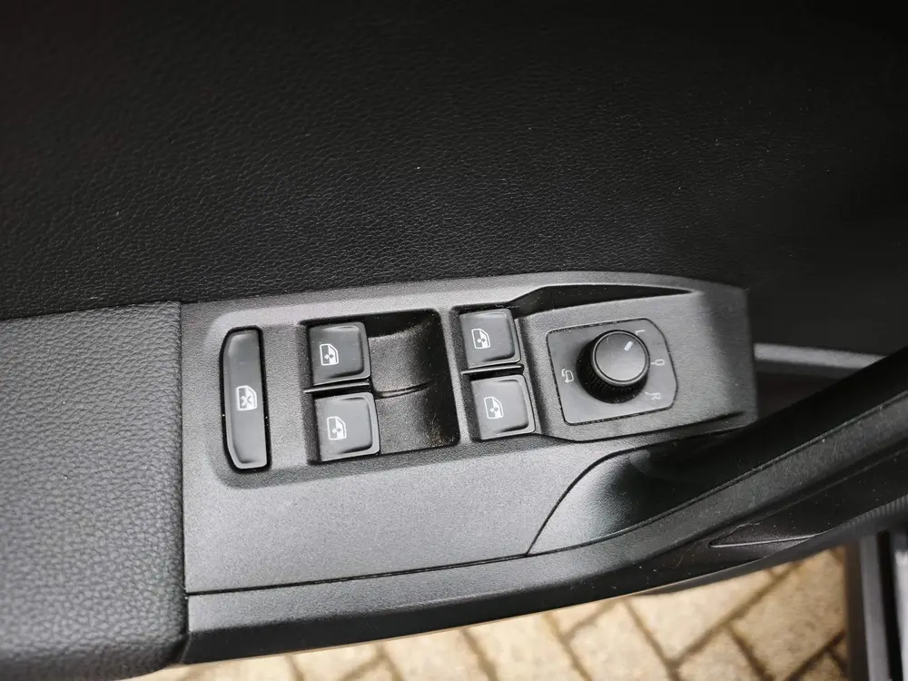 SEAT Arona 1.0 TSI Xcellence Business Intense DAB|Apple Carp uit 2019, foto 17