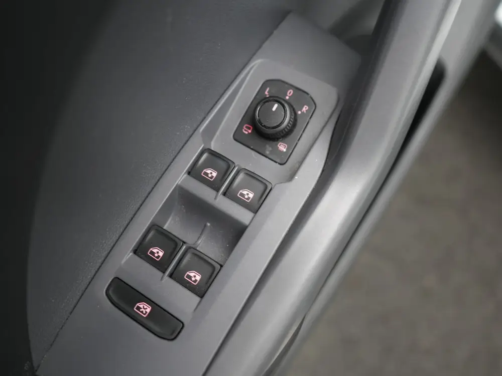 Volkswagen T-Cross 1.0 TSI Life - RIJKLAARPRIJS - All Season uit 2019, foto 13