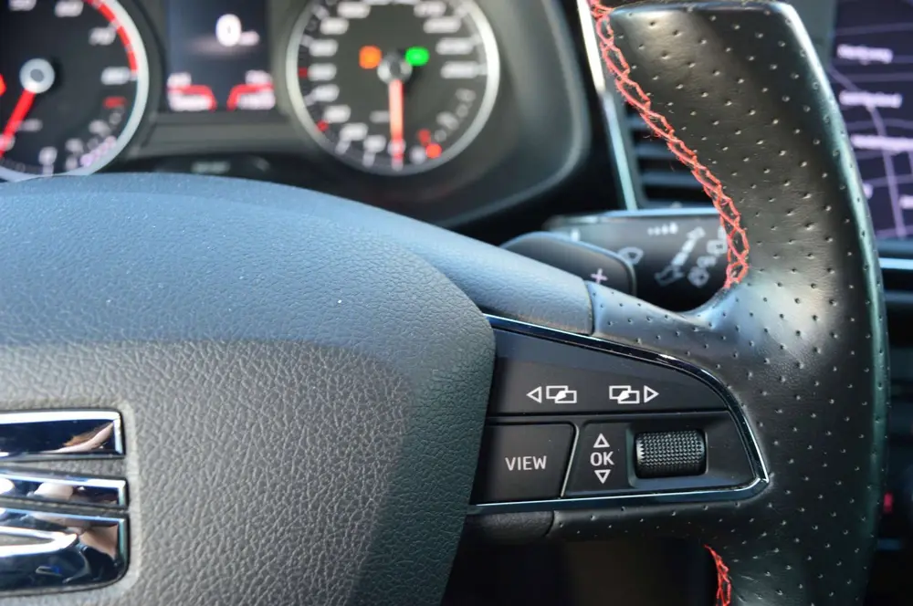 SEAT Leon 1.5 TSI FR Business Intense DSG uit 2019, foto 17