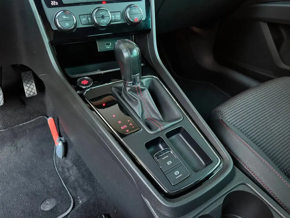 SEAT Leon 1.5 TSI FR Business Intense DSG uit 2019, foto 19