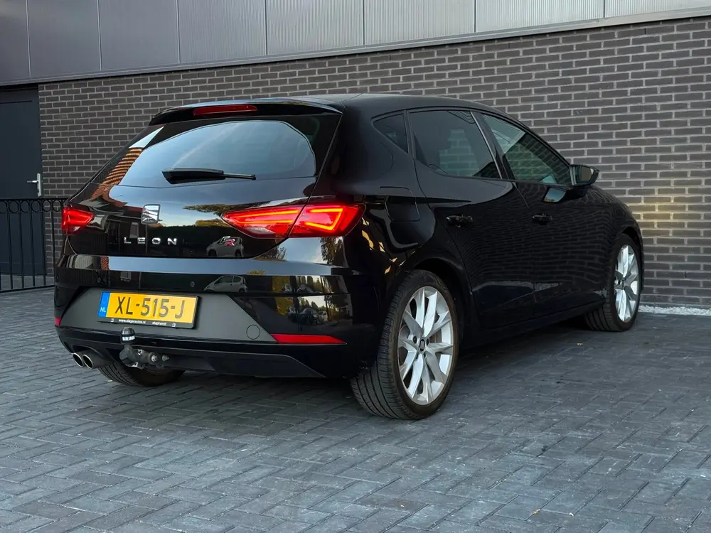 SEAT Leon 1.5 TSI FR Business Intense DSG uit 2019, foto 2