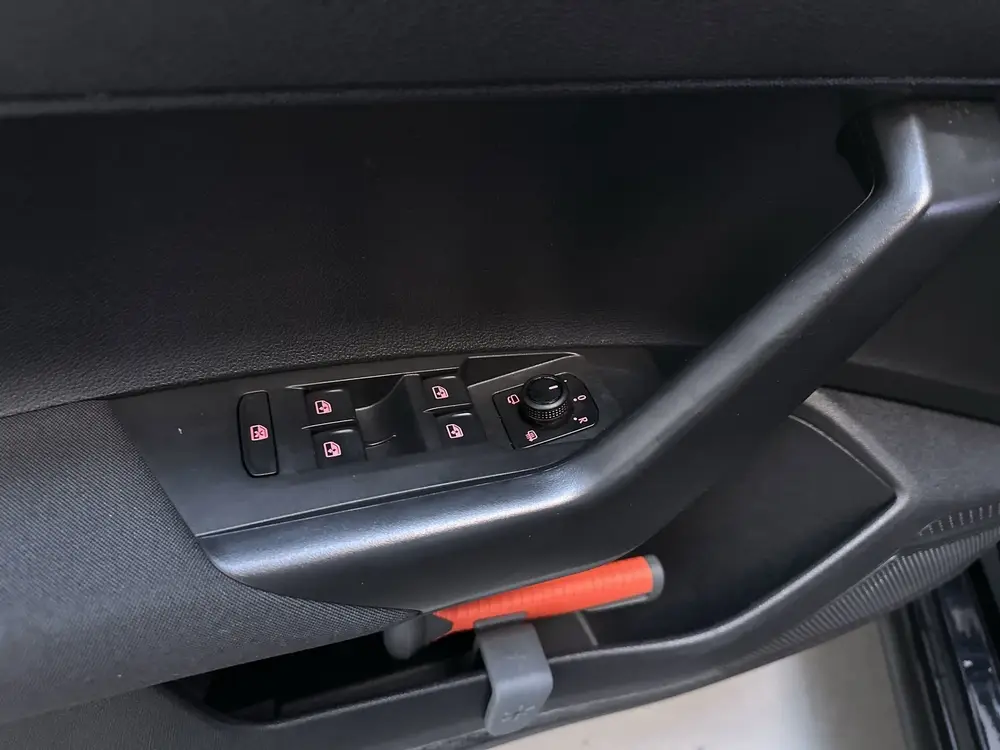 Volkswagen Polo 1.0 TSI R-Line Edition Parkeersensoren Navig uit 2021, foto 18