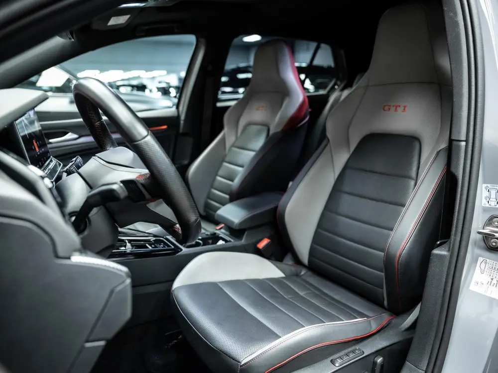 Volkswagen Golf 2.0 TSI GTI uit 2025, foto 14