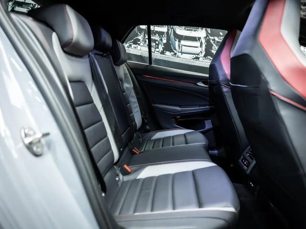 Volkswagen Golf 2.0 TSI GTI uit 2025, foto 16
