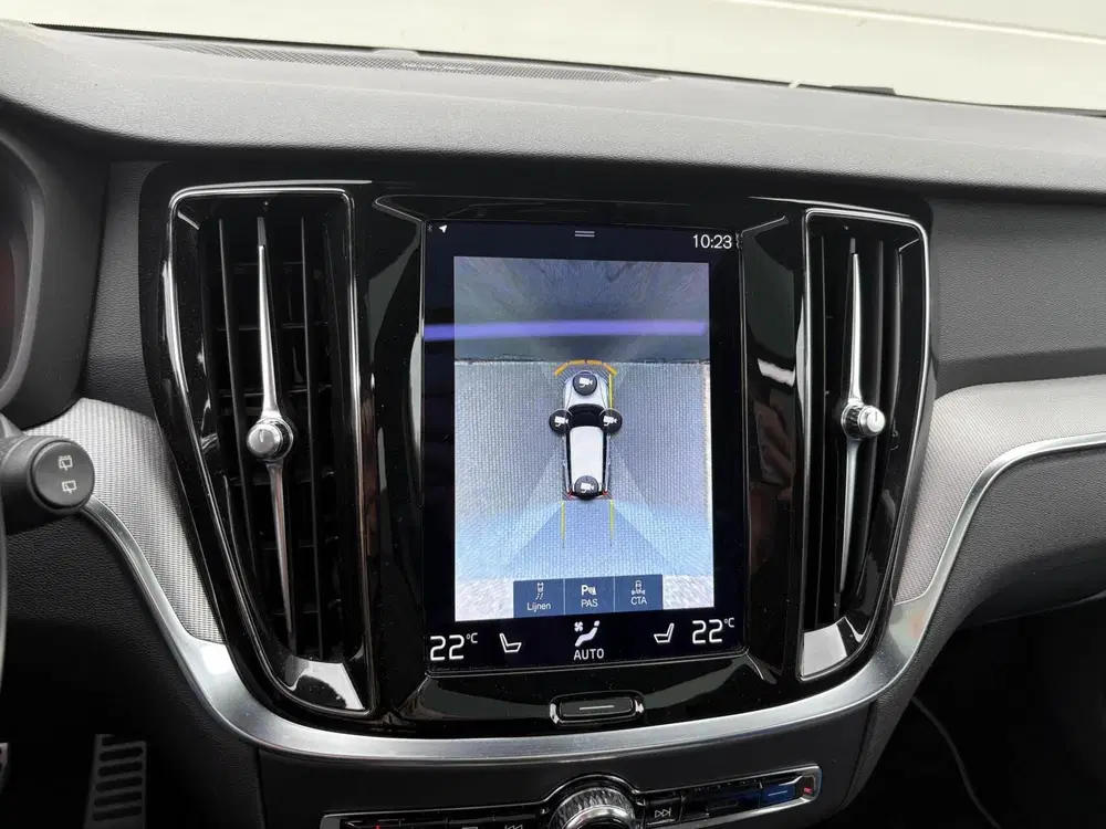 Volvo V60 2.0 T8 390pk Recharge AWD R-Design uit 2021, foto 10