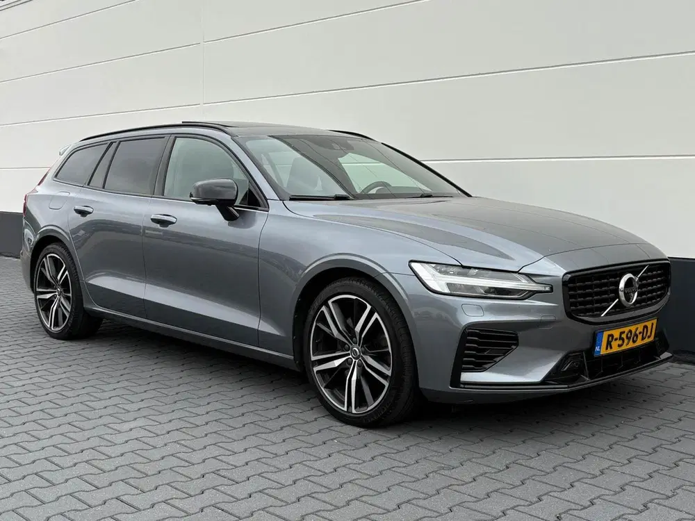 Volvo V60 2.0 T8 390pk Recharge AWD R-Design uit 2021, foto 11