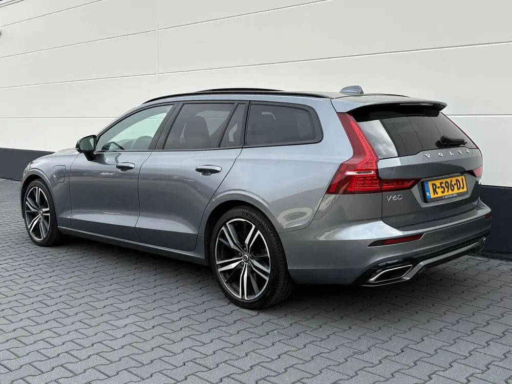 Volvo V60 2.0 T8 390pk Recharge AWD R-Design uit 2021, foto 13
