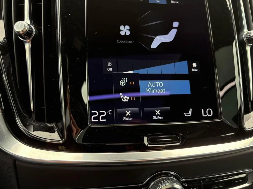 Volvo V60 2.0 T8 390pk Recharge AWD R-Design uit 2021, foto 16