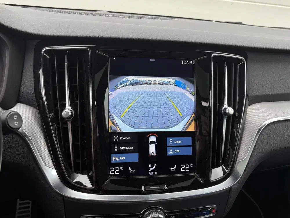 Volvo V60 2.0 T8 390pk Recharge AWD R-Design uit 2021, foto 20