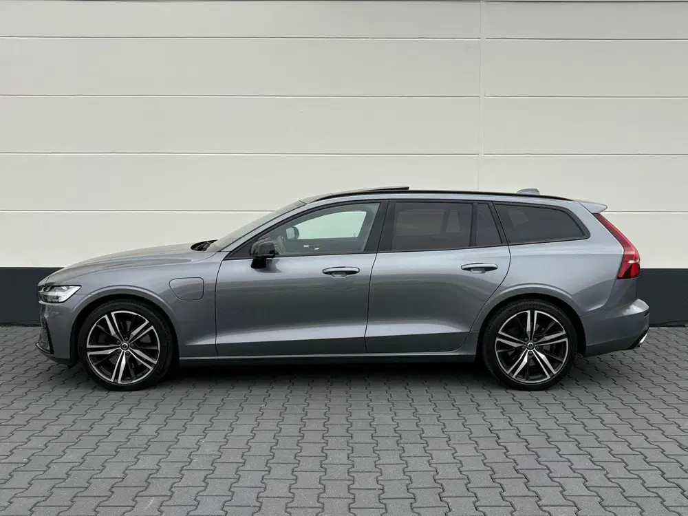 Volvo V60 2.0 T8 390pk Recharge AWD R-Design uit 2021, foto 4