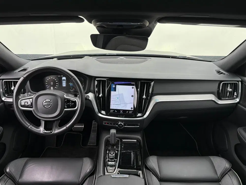 Volvo V60 2.0 T8 390pk Recharge AWD R-Design uit 2021, foto 5