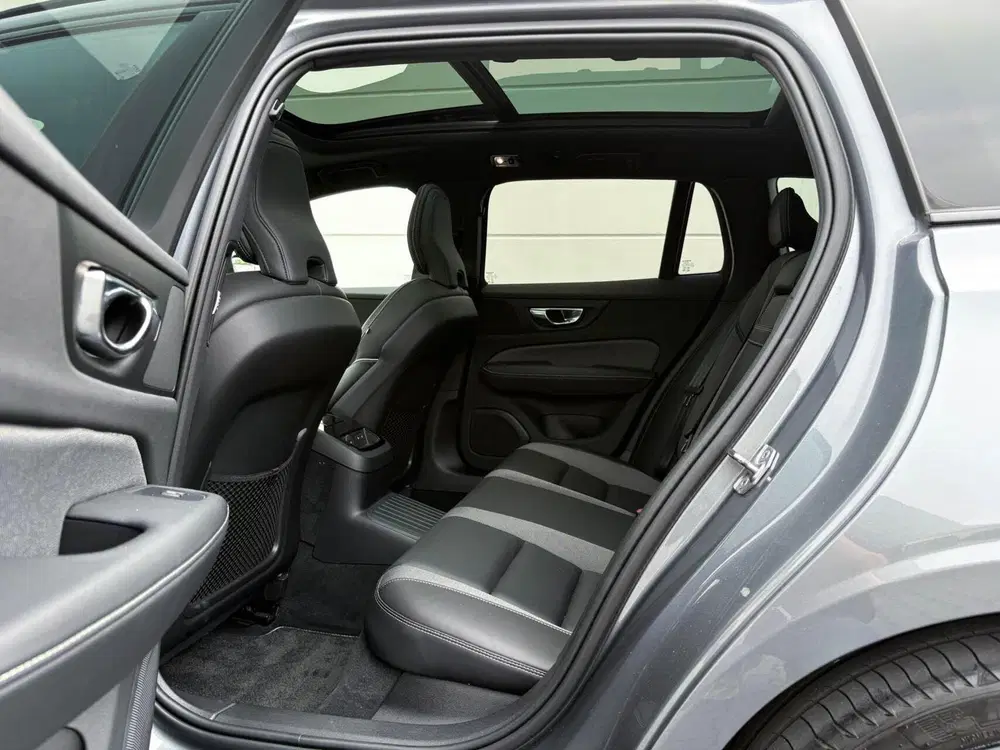 Volvo V60 2.0 T8 390pk Recharge AWD R-Design uit 2021, foto 7