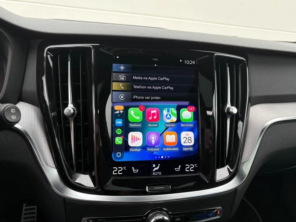 Volvo V60 2.0 T8 390pk Recharge AWD R-Design uit 2021, foto 9