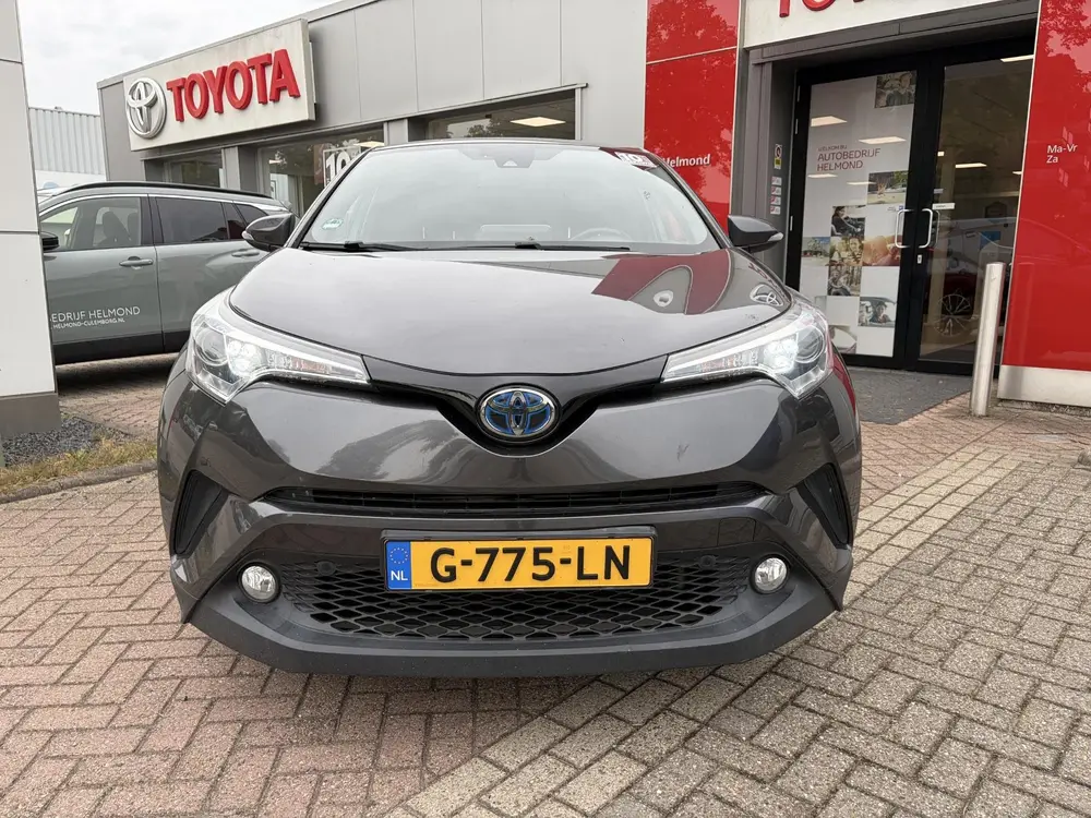 Toyota C-Hr 1.8 Hybrid Style | Parkeersensoren voor/ achter uit 2019, foto 2