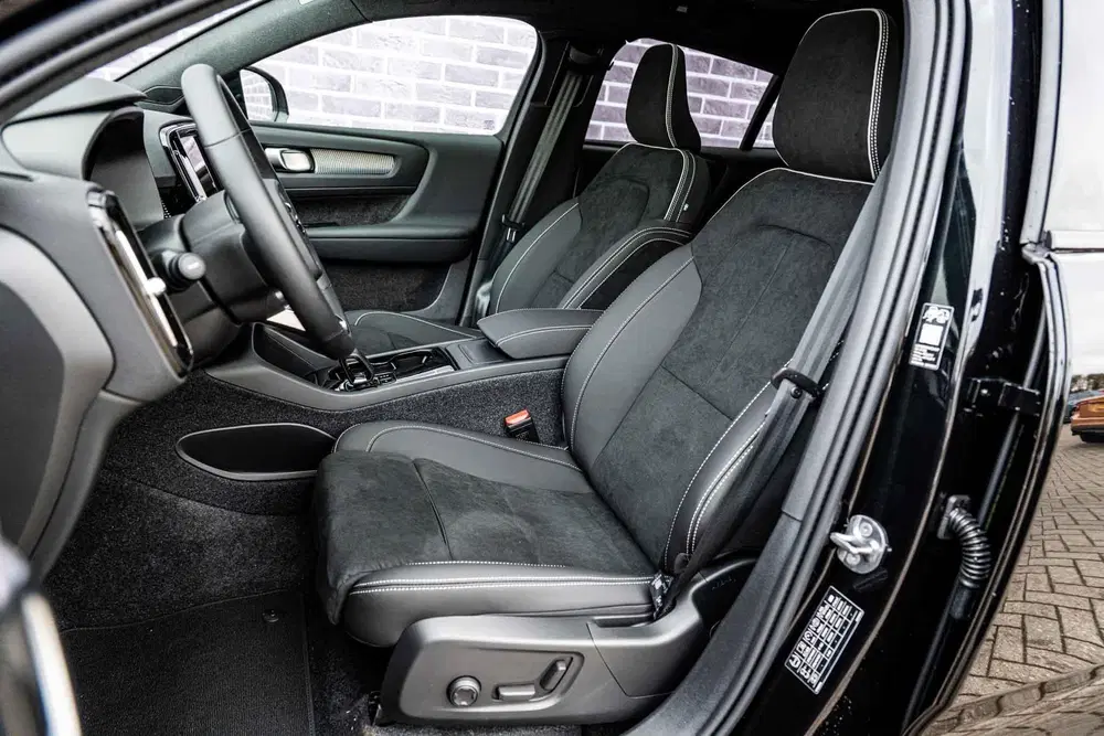 Volvo EC40 Ext. Range Plus Europa Black Edition 82 kW uit 2026, foto 3