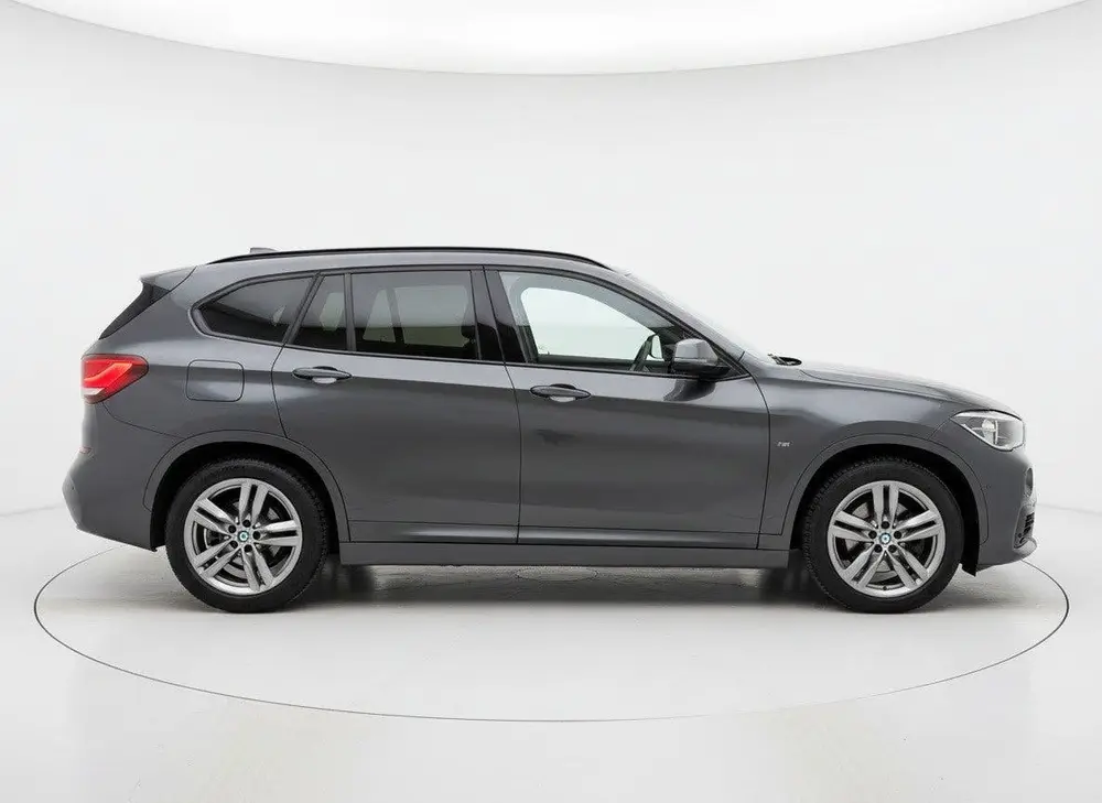 BMW X1 SDrive18i High Exec. M-Sport uit 2021, foto 11