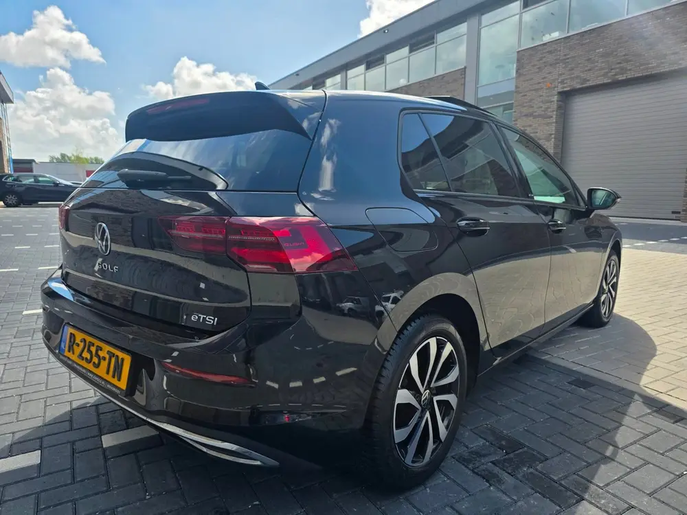 Volkswagen Golf 1.5 eTSI Active Automaat/ Panoramadak uit 2022, foto 8