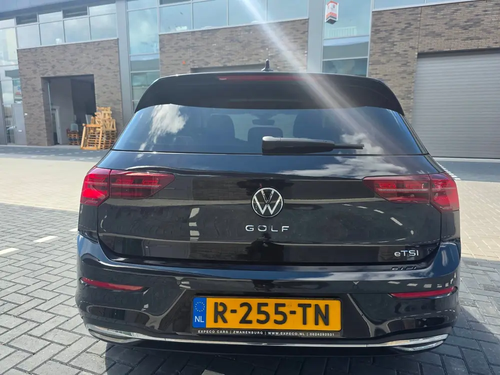 Volkswagen Golf 1.5 eTSI Active Automaat/ Panoramadak uit 2022, foto 9
