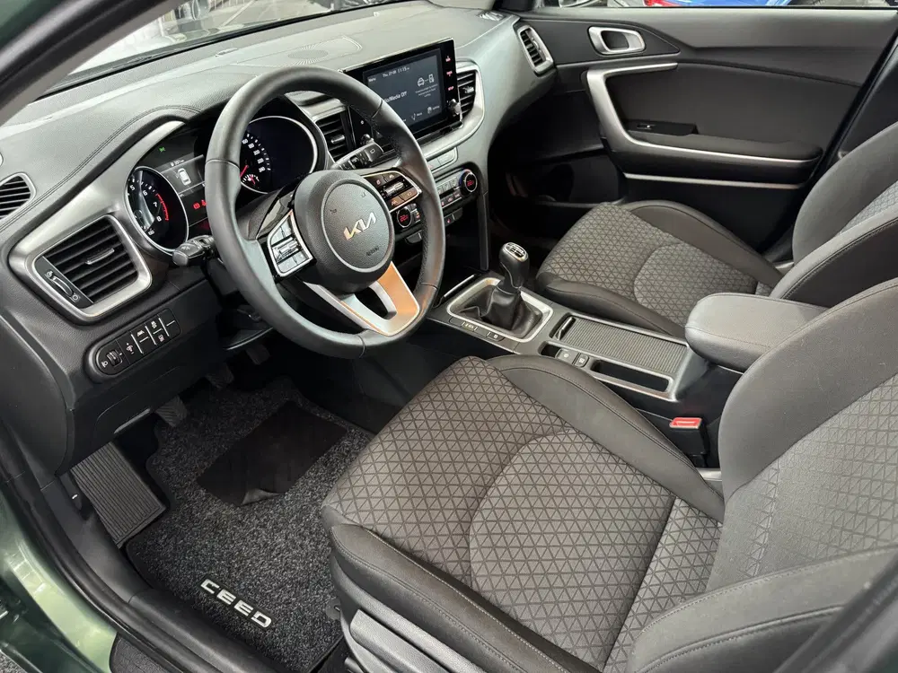 Kia Ceed 1.0 T-GDi DynamicPlusLine Stoel-Stuurve uit 2023, foto 16