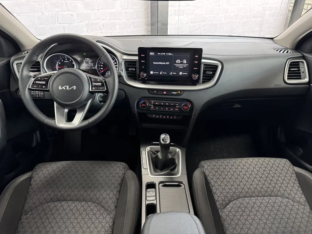 Kia Ceed 1.0 T-GDi DynamicPlusLine Stoel-Stuurve uit 2023, foto 3