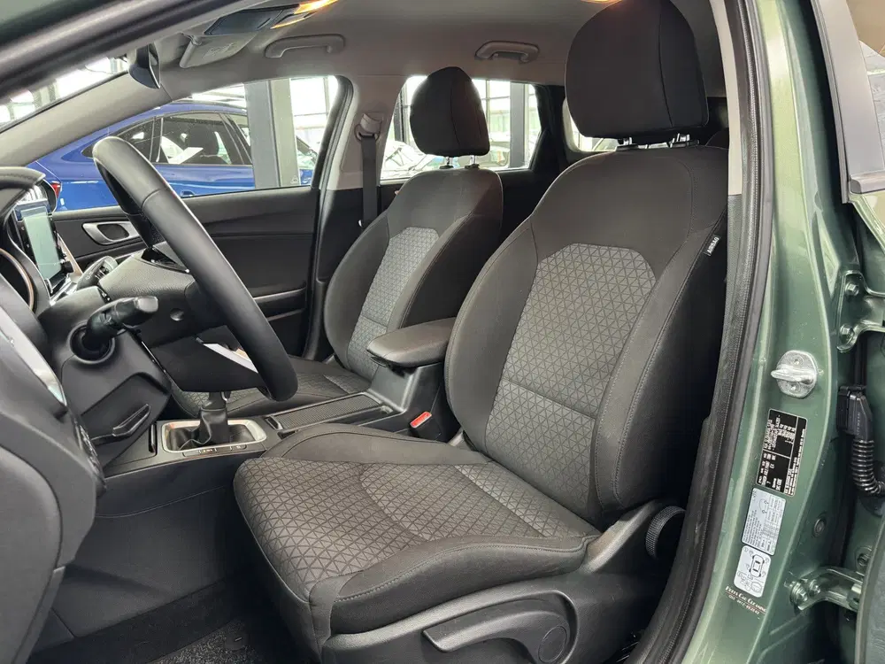 Kia Ceed 1.0 T-GDi DynamicPlusLine Stoel-Stuurve uit 2023, foto 4