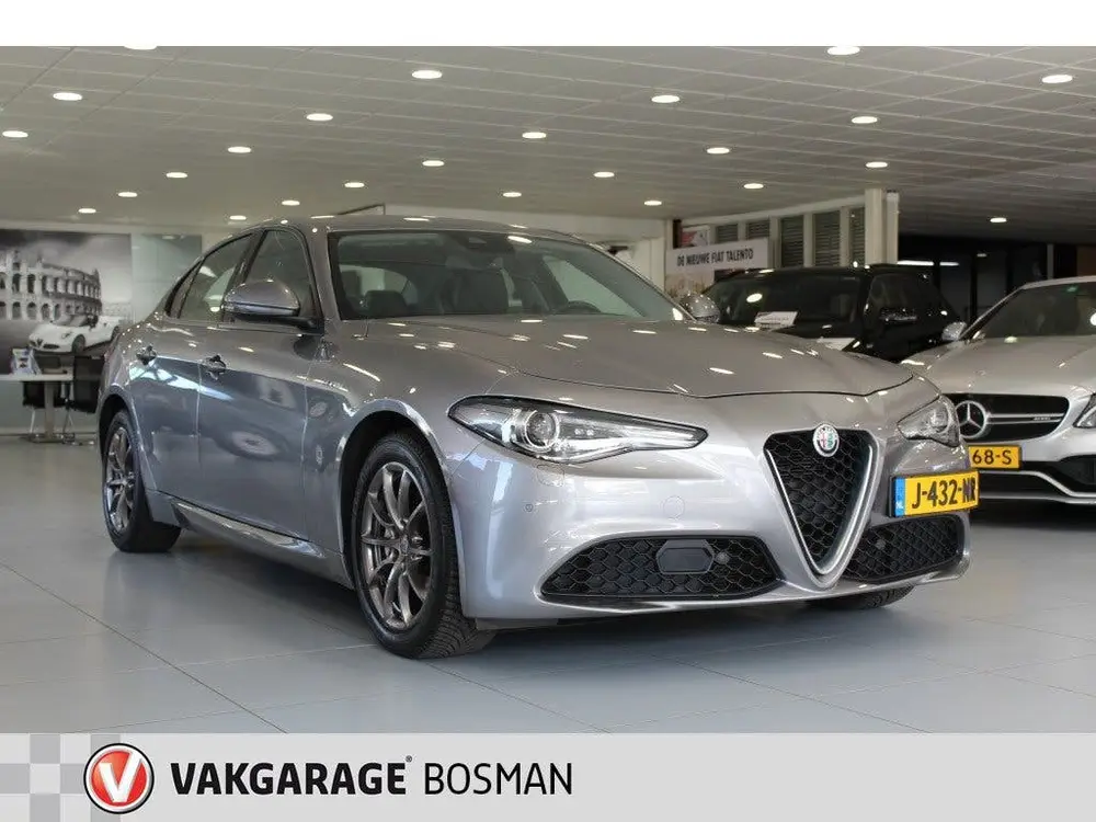 Alfa Romeo Giulia 2.0T Super/CARPLAY/CRUISE/CAMERA uit 2020