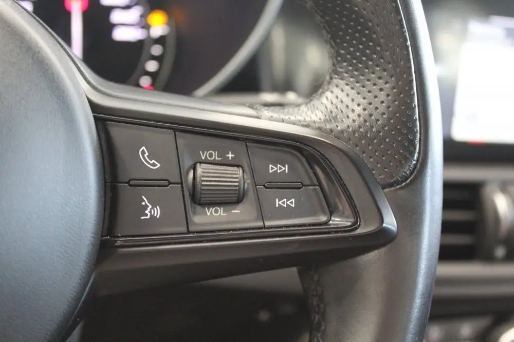 Alfa Romeo Giulia 2.0T Super/CARPLAY/CRUISE/CAMERA uit 2020, foto 11