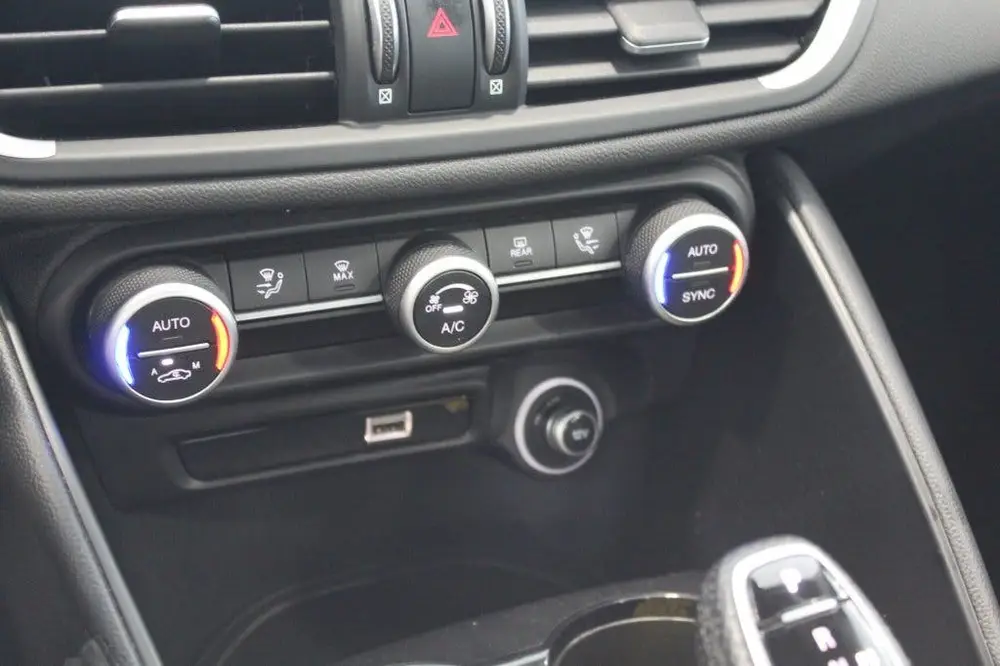 Alfa Romeo Giulia 2.0T Super/CARPLAY/CRUISE/CAMERA uit 2020, foto 18